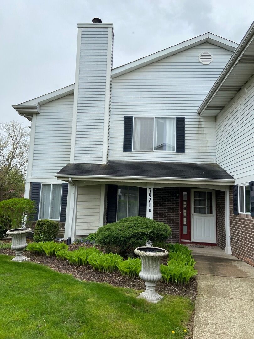 Property Photo: 7921 Knottingham Circle B IL 60561