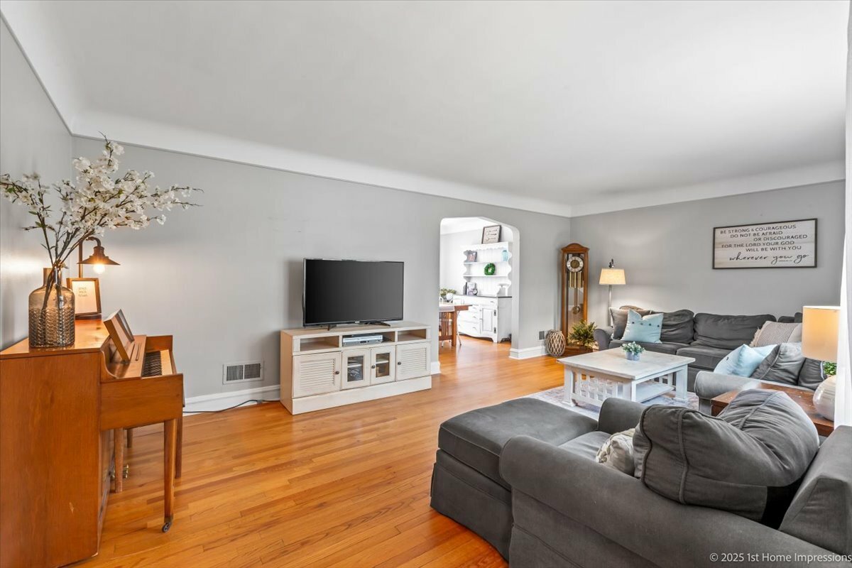 Property Photo: 2517 W 114th Street IL 60655