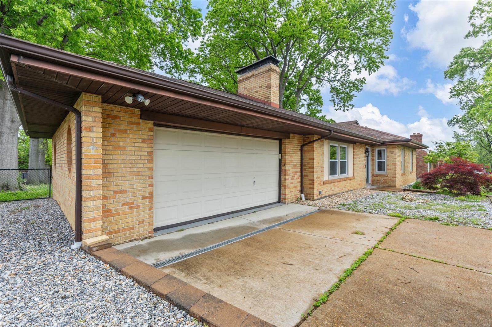 Property Photo: 135 Tanzberger Drive MO 63129