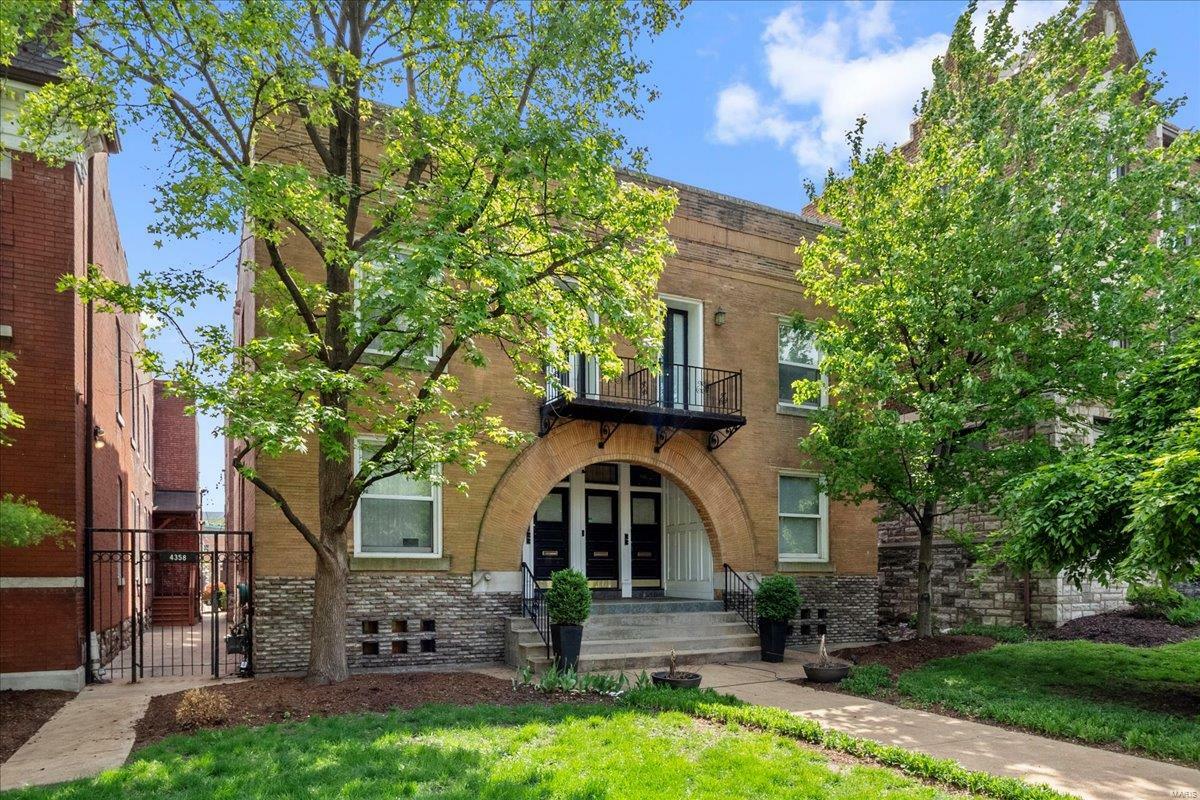 Property Photo:  4362 Maryland A  MO 63108 