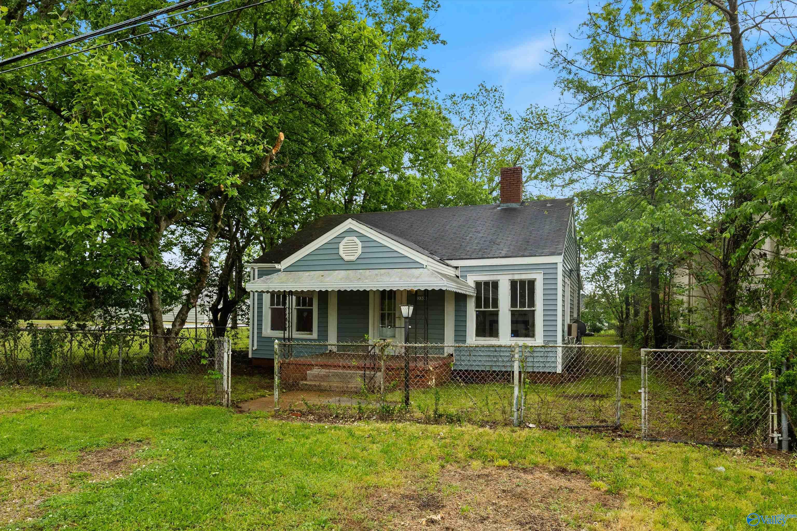 Property Photo: 3303 7th Avenue SW AL 35805