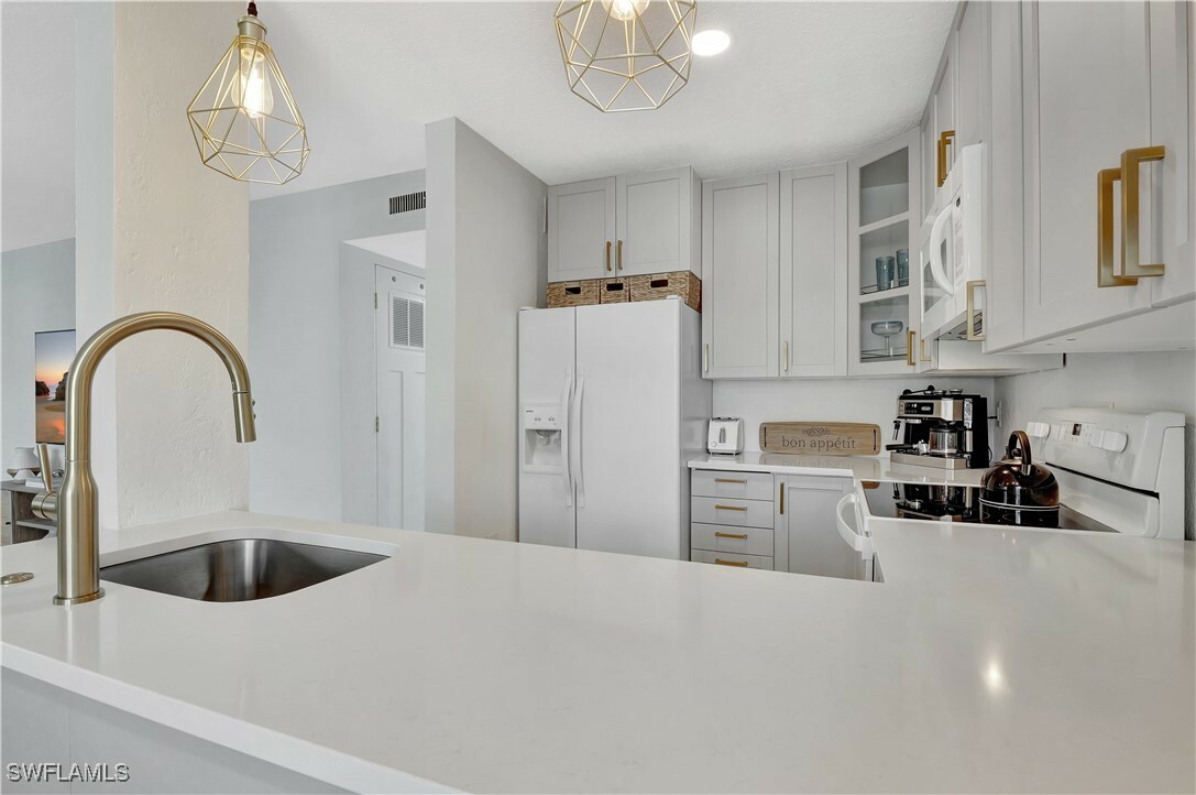 Property Photo: 4633 Bayshore Drive M3 FL 34112