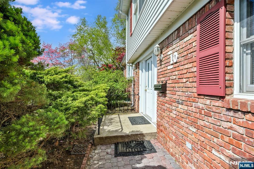 Property Photo:  10 Emerson Place  NJ 07470 