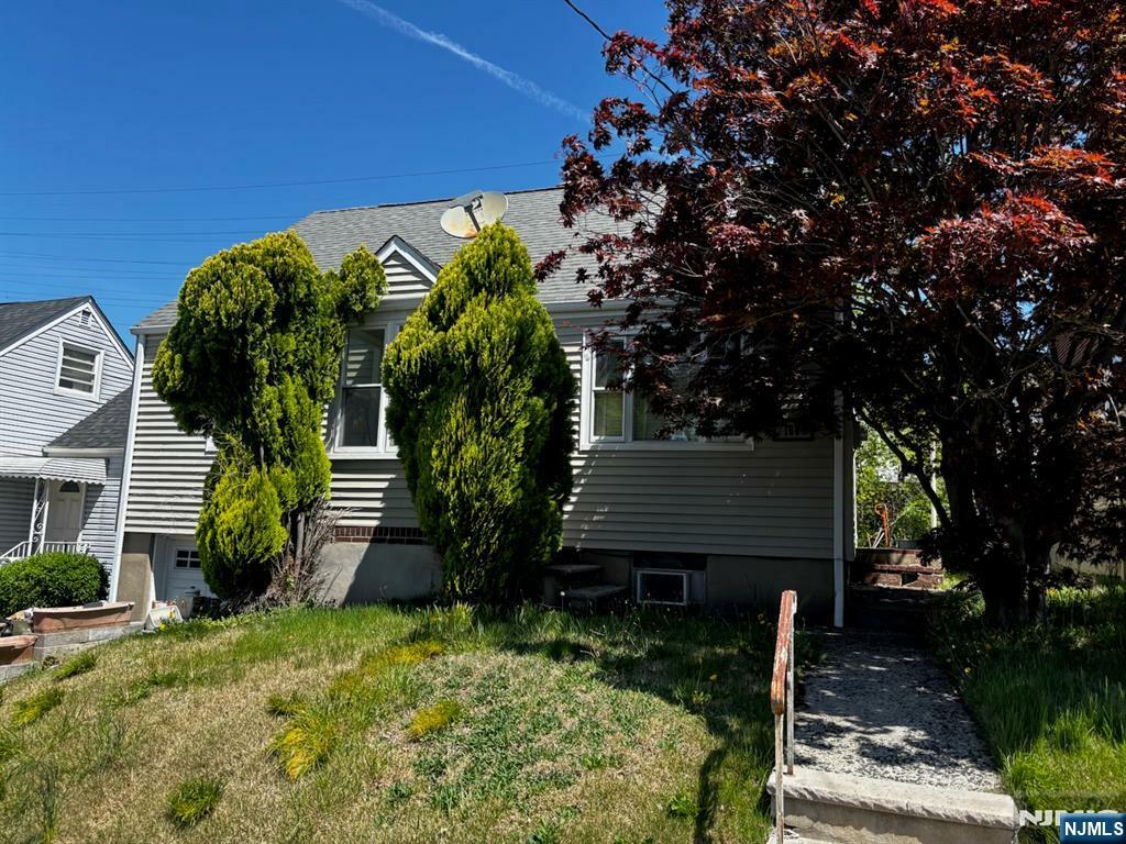 Property Photo:  166 Boston Avenue  NJ 07031 