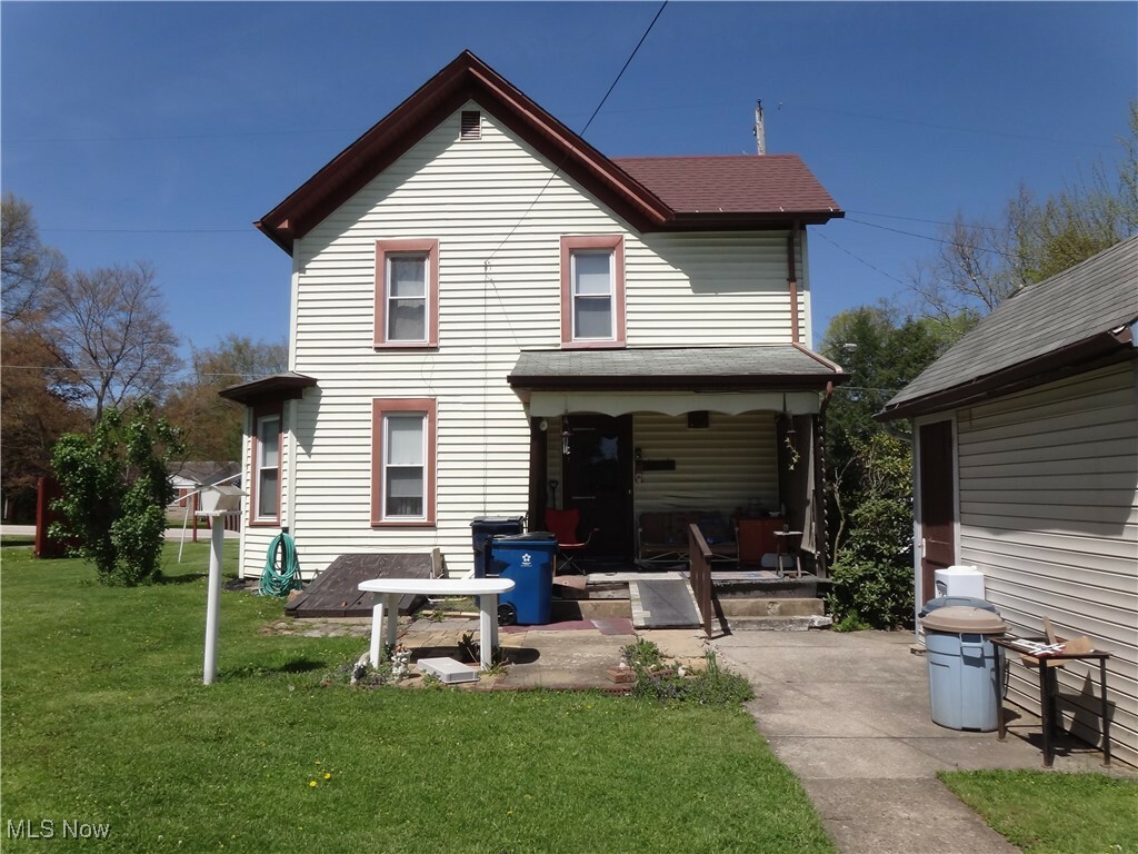 Property Photo: 46399 Walnut Street OH 44455