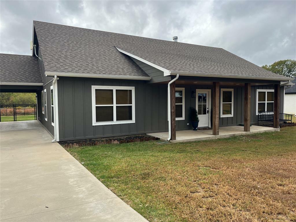 Property Photo: 1271 US Highway 67 W TX 75457