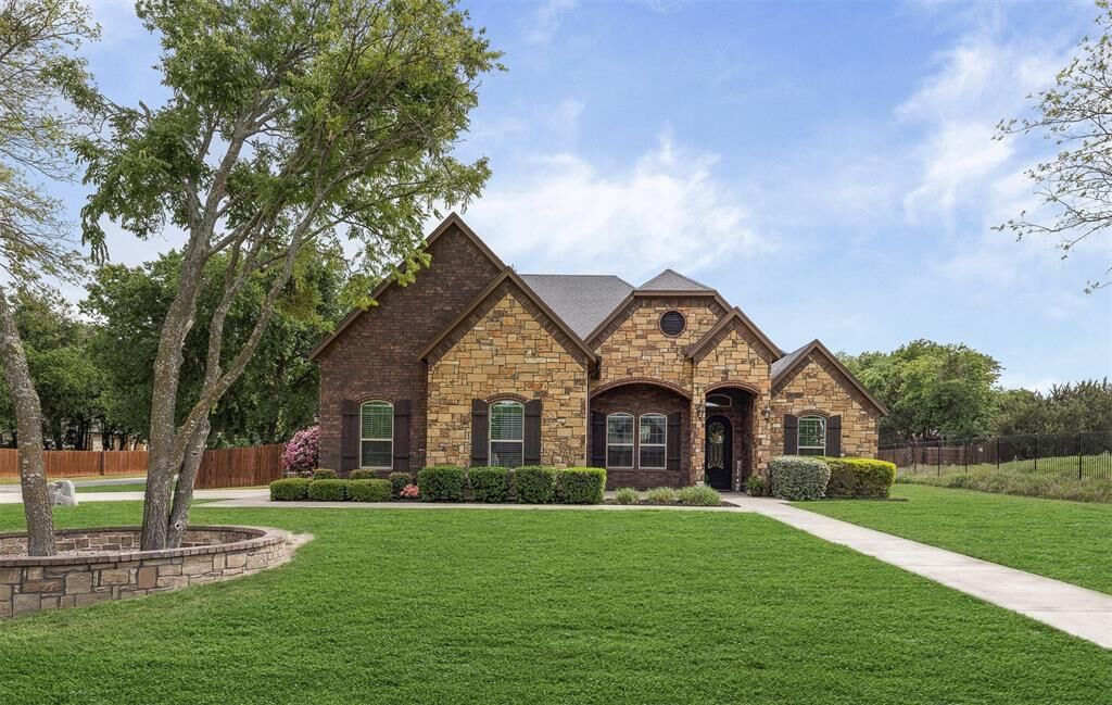 Property Photo: 7839 Blanchard Way TX 76126