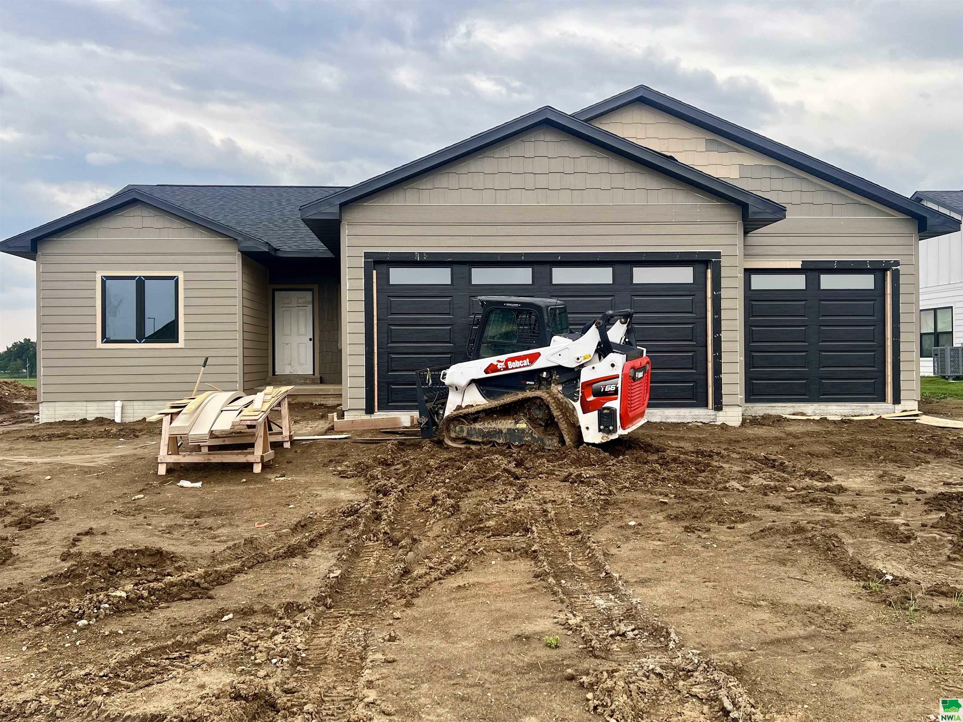 Property Photo: 708 17th St SE IA 51041