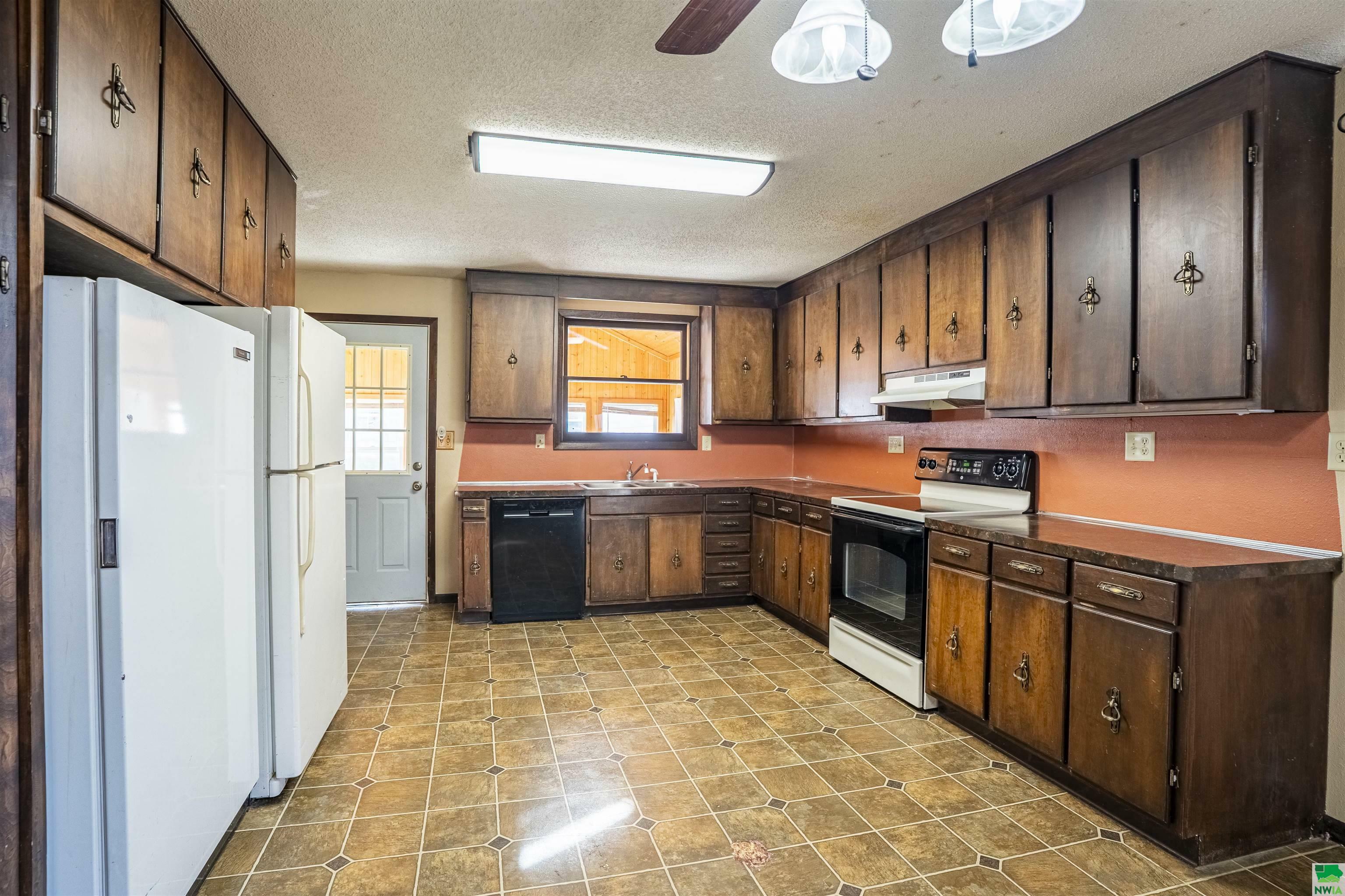 Property Photo: 330 8th Ave SW IA 51031