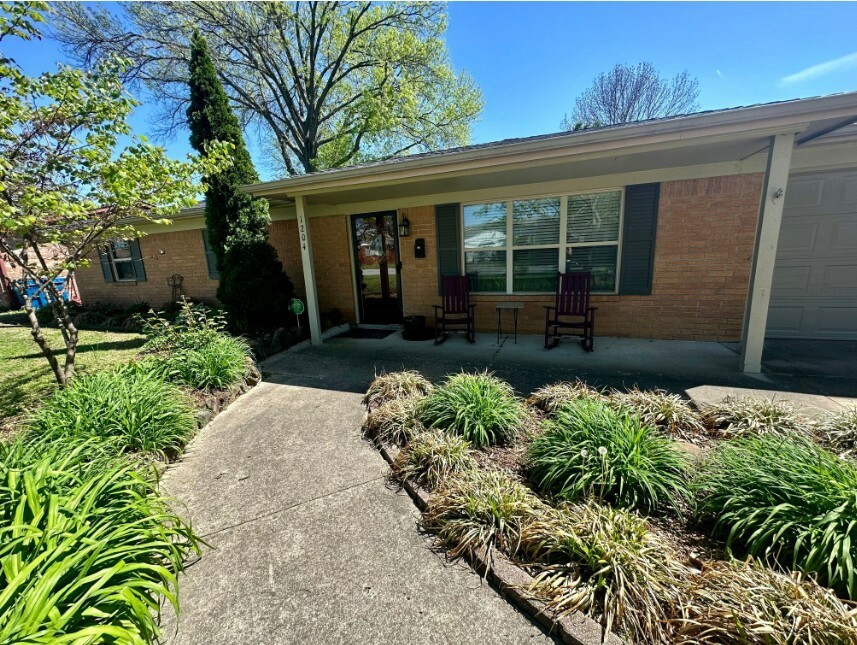 Property Photo: 1204 NE 3rd Street AR 72712