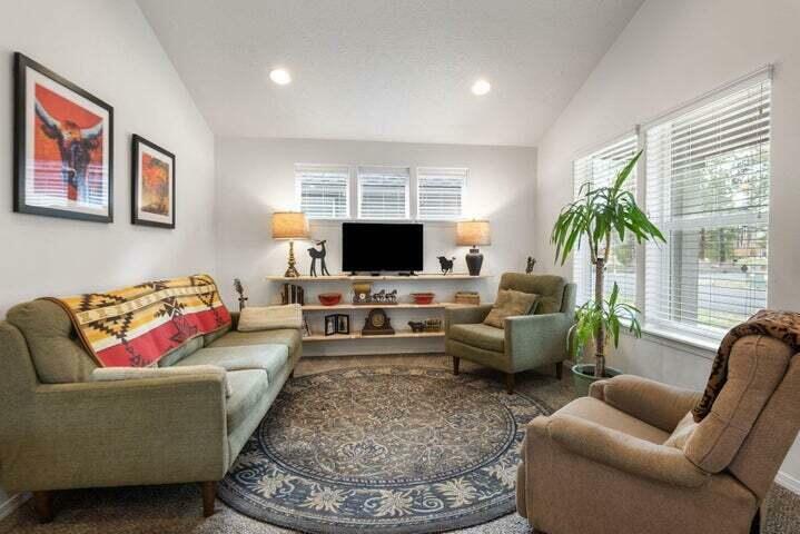 Property Photo:  928 N Trinity Way  OR 97759 
