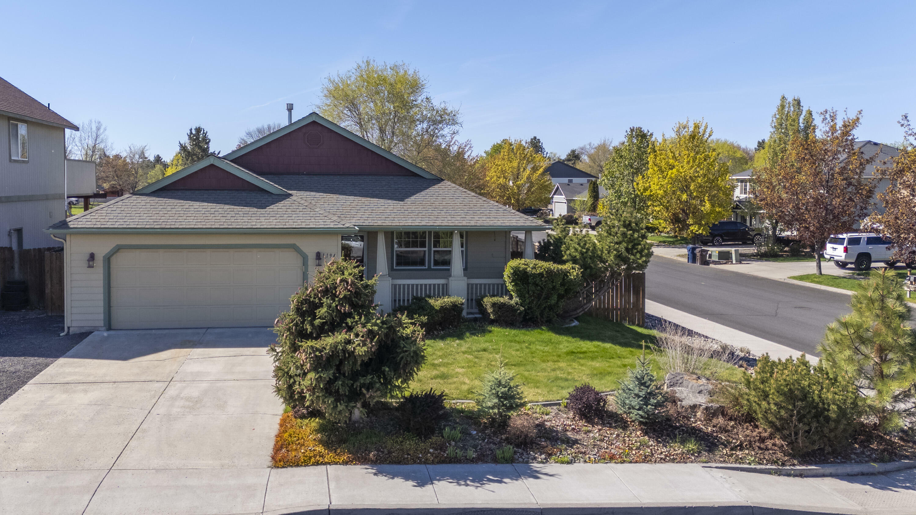 Property Photo: 1194 NW Redwood Place OR 97756