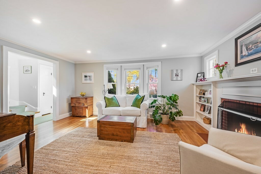 Property Photo: 44 Pierrepont Rd MA 02462