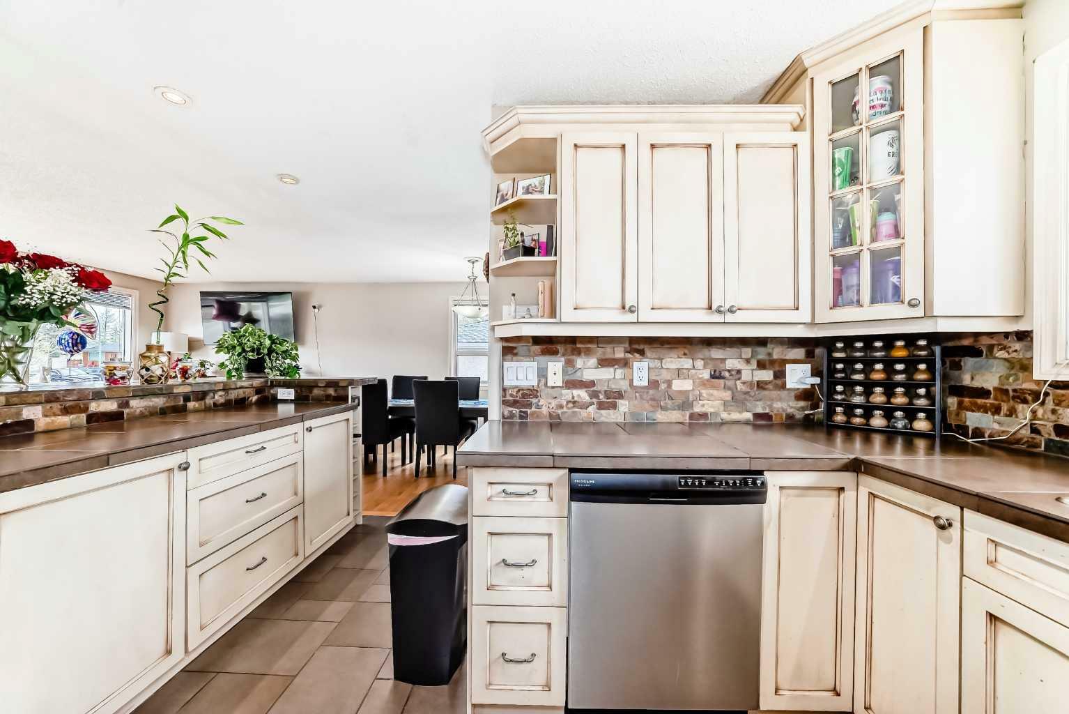 Property Photo: 53 Wakefield Drive SW AB T3C 2W8