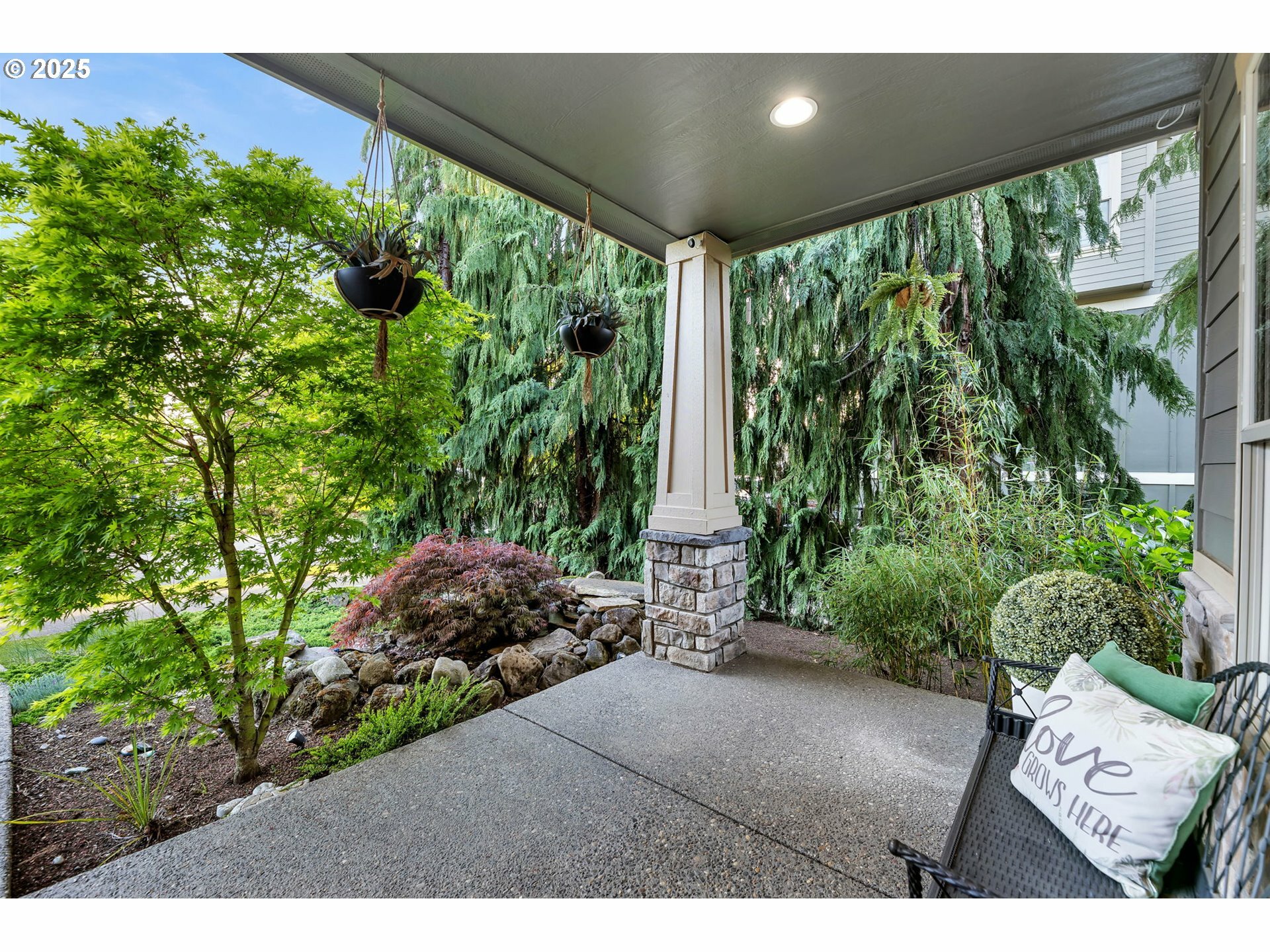Property Photo: 669 W T St WA 98671