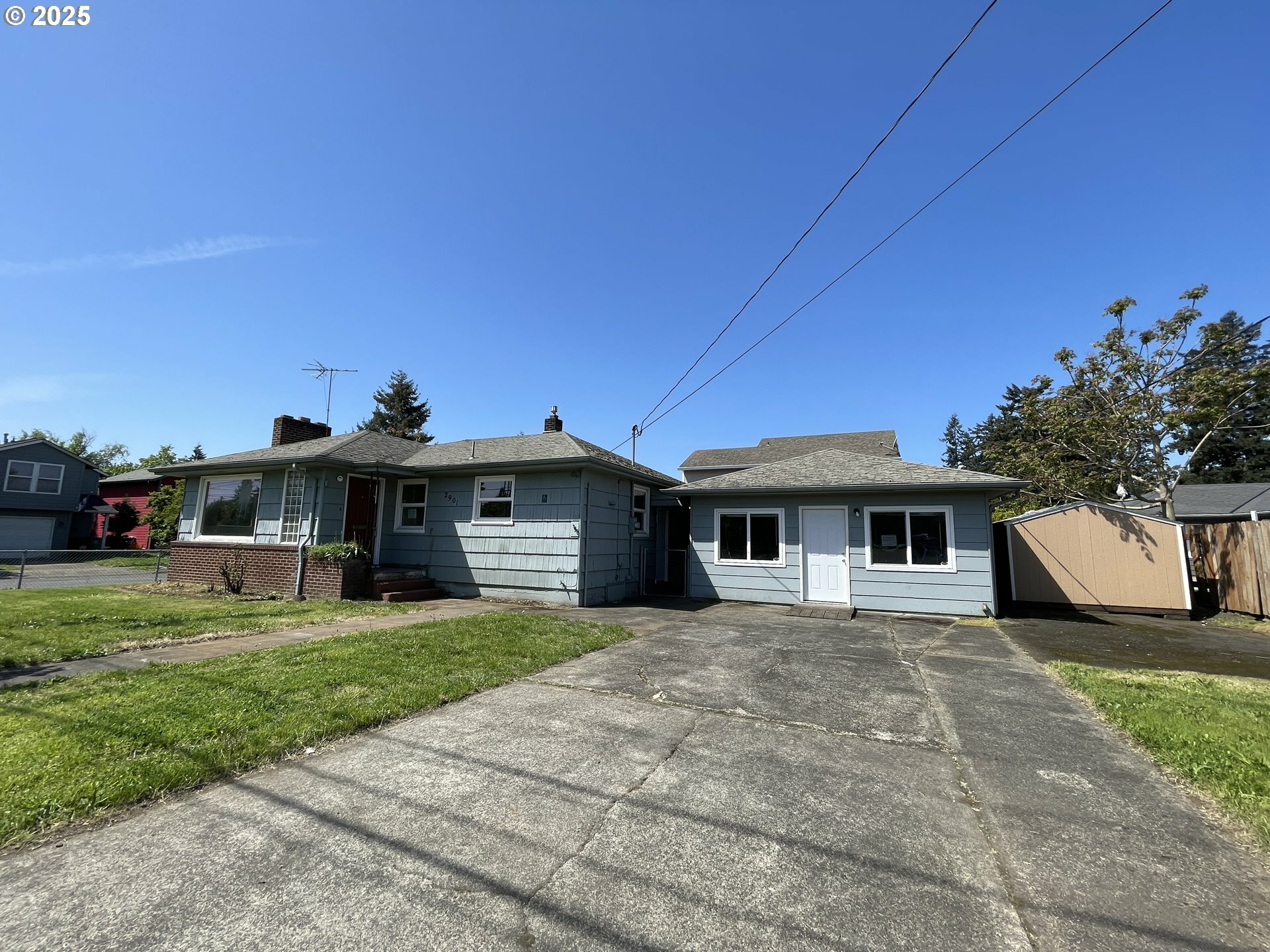 Property Photo: 2901 SE 122nd Ave OR 97236