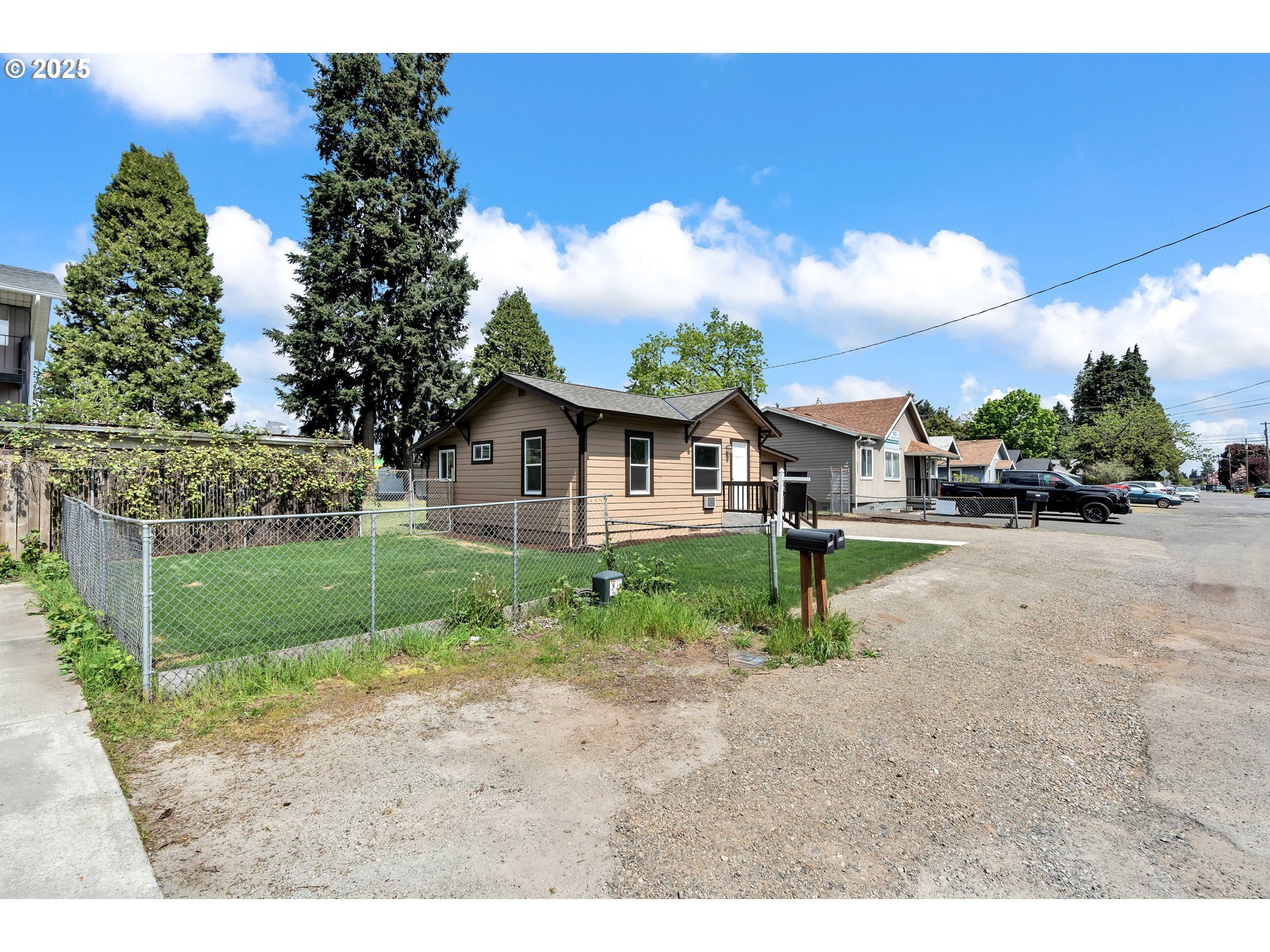 Property Photo: 2108 E 26th St WA 98661