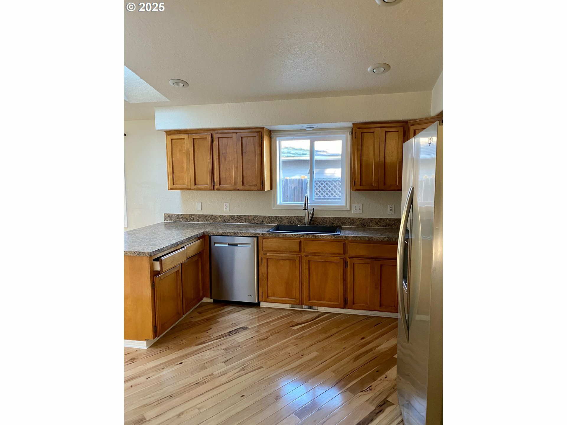 Property Photo: 4415 NE Weathers St OR 97301