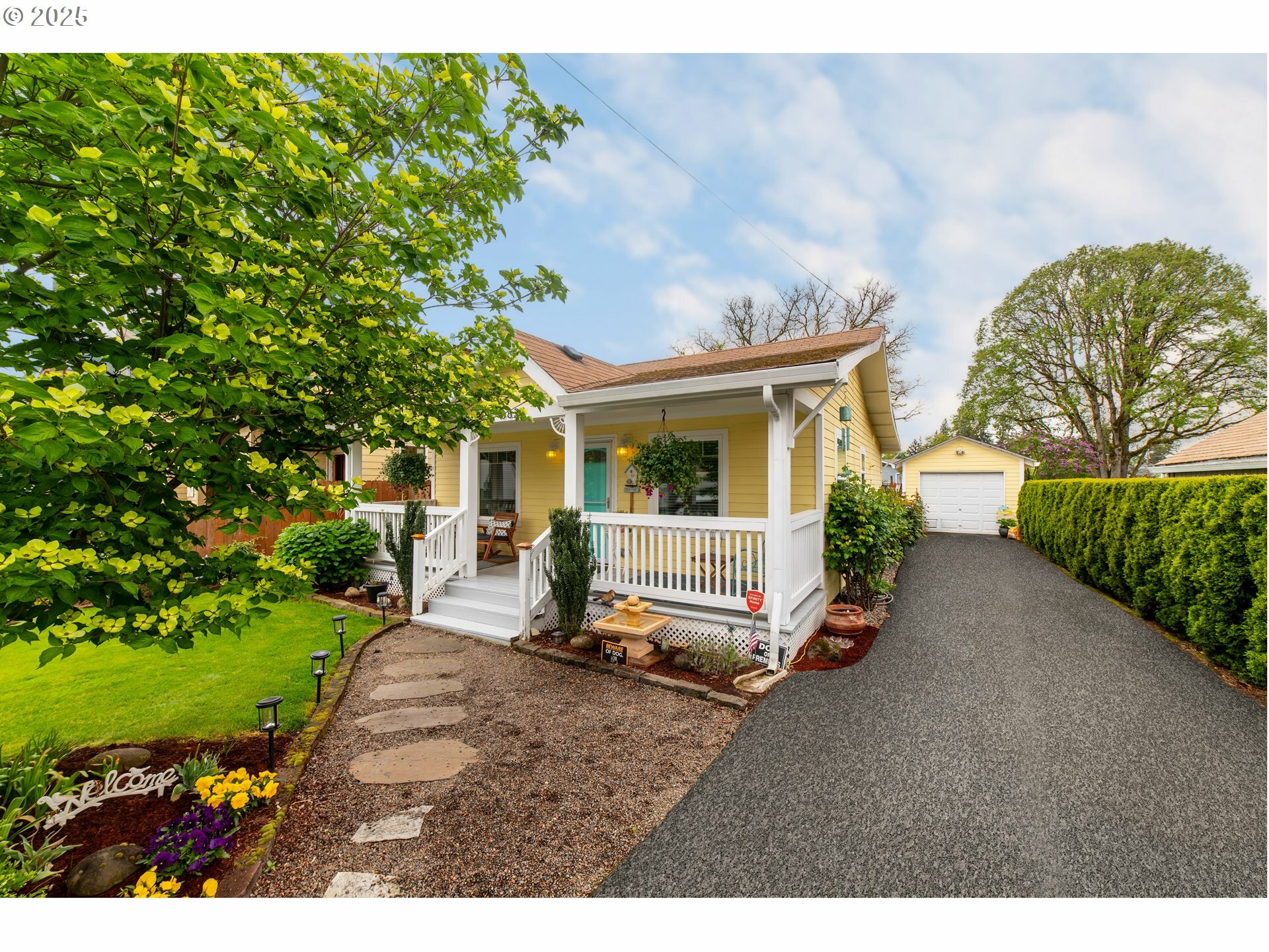 Property Photo: 6832 SE Lamphier St OR 97222
