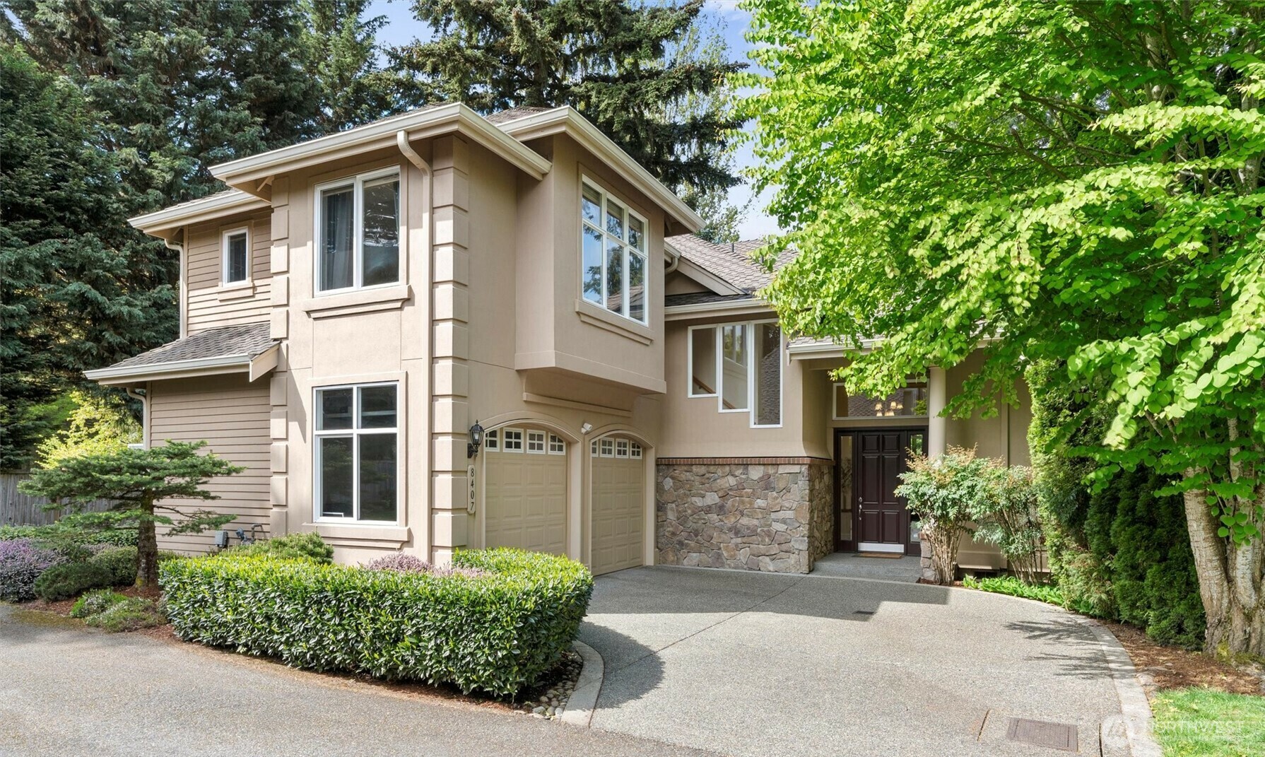 Property Photo: 8407 SE 69th Place WA 98040