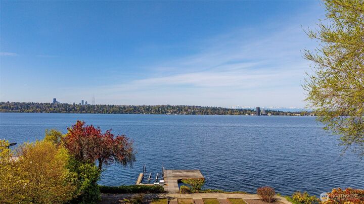 Property Photo: 1811 73rd Avenue NE WA 98039