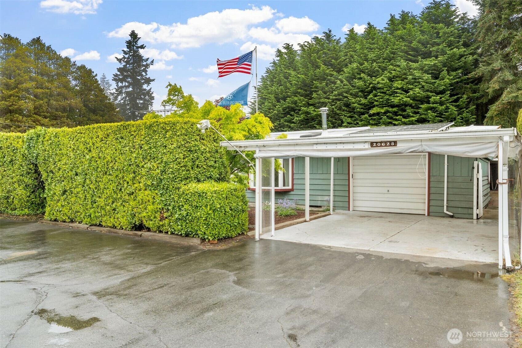 Property Photo: 20628 1st Avenue S WA 98198