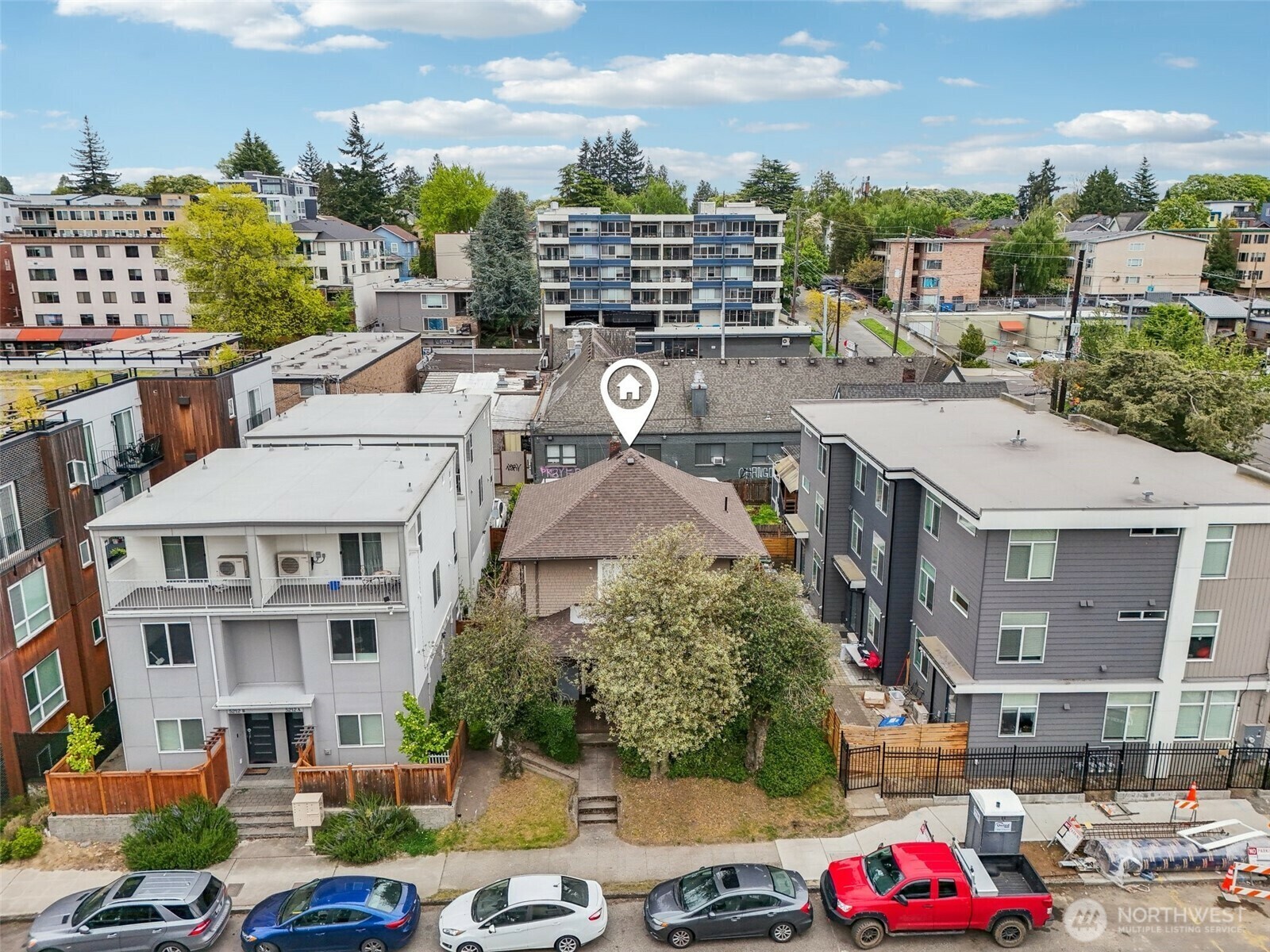 Property Photo: 5208 Brooklyn Avenue NE WA 98105