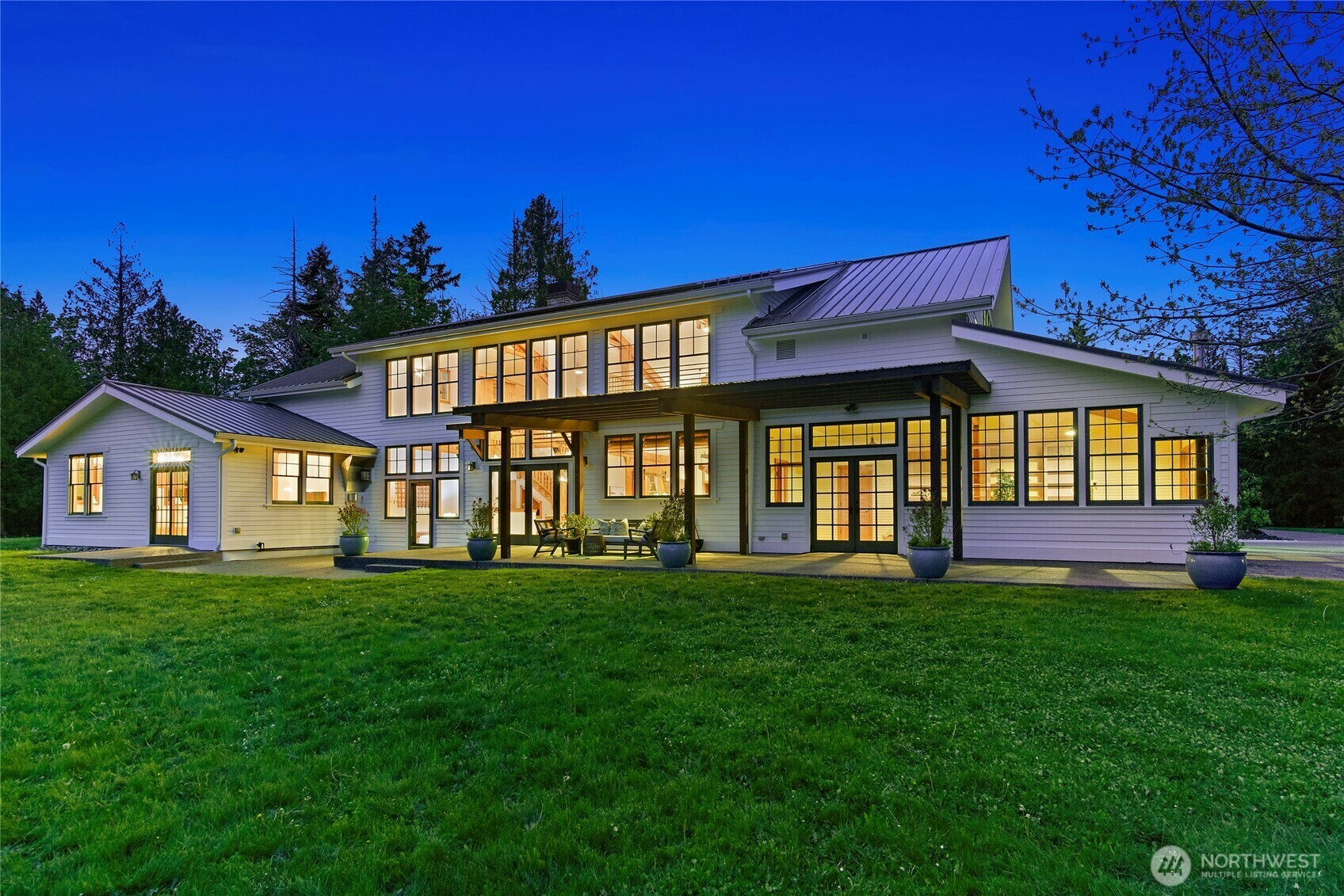 Property Photo: 4268 Tunnelwood Court NE WA 98110