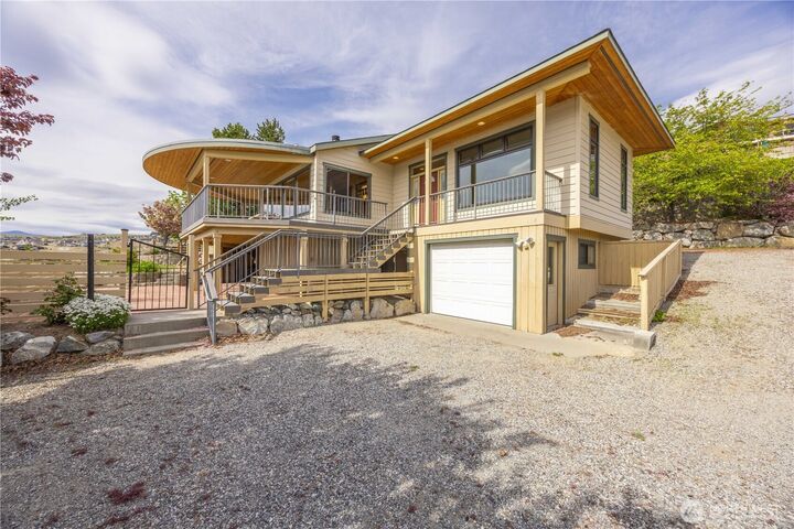 Property Photo: 114 Riviera Place WA 98816