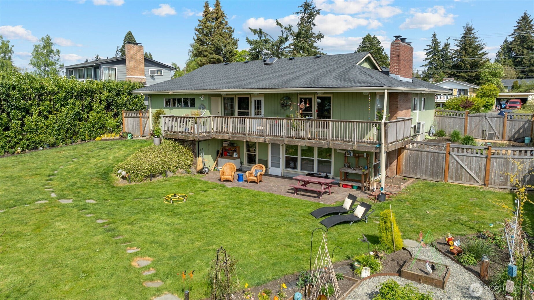 Property Photo: 1122 N Skyline Drive WA 98406