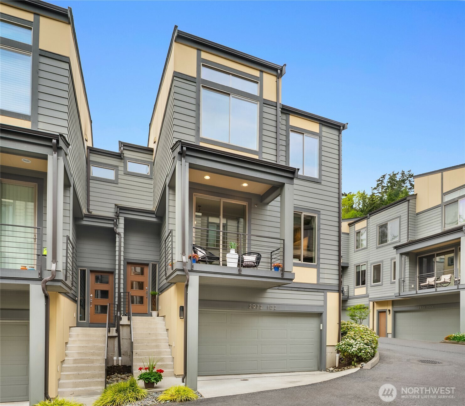 Property Photo: 2972 76th Place SE 102 WA 98040