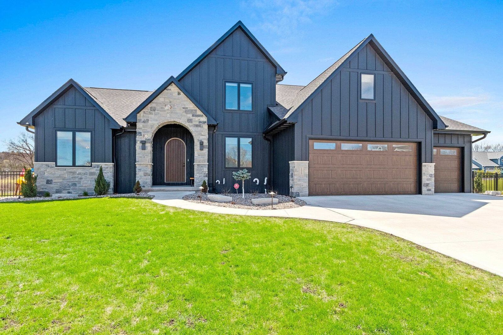 Property Photo:  1849 Ridgemont Circle  WI 54115 