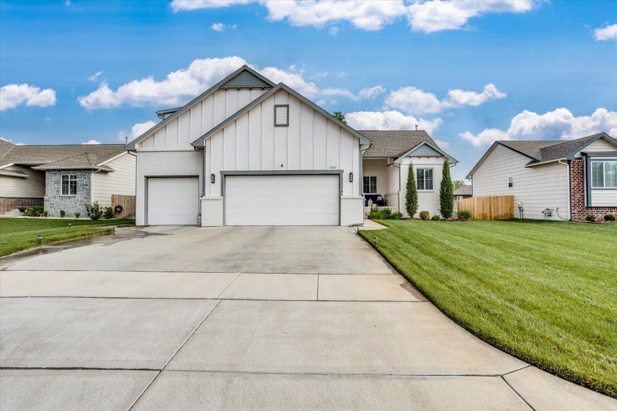 3307 S Bluelake Ct  Wichita KS 67215 photo