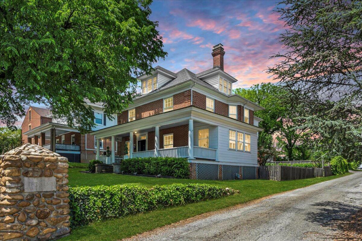Property Photo: 2219 Broadway Ave SW VA 24014