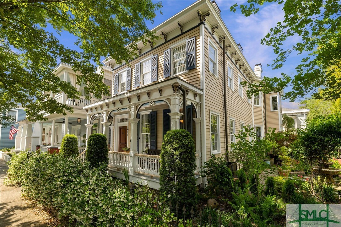 Property Photo:  214 E Park Avenue  GA 31401 
