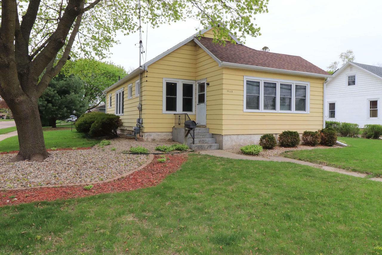 Property Photo: 1123 North Washington Street WI 53548