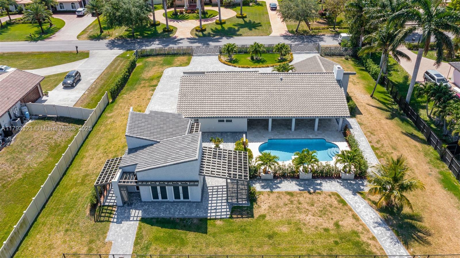 Property Photo: 3401 SW 141st Ave FL 33027