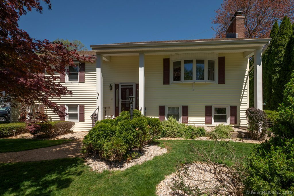 Property Photo: 1053 Meriden Avenue CT 06489