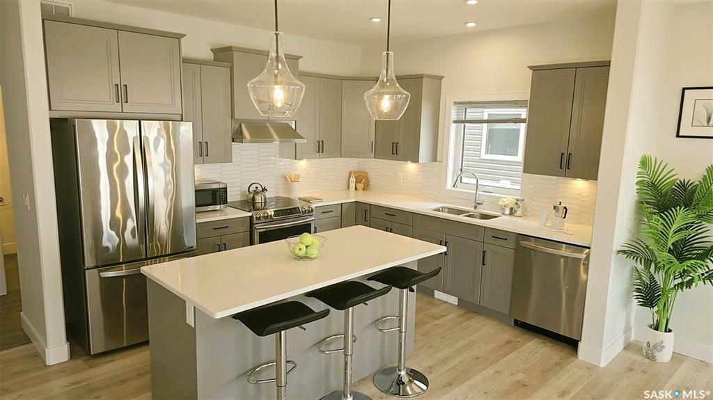 Property Photo: 566 McFaull Crescent SK S7K 8B3