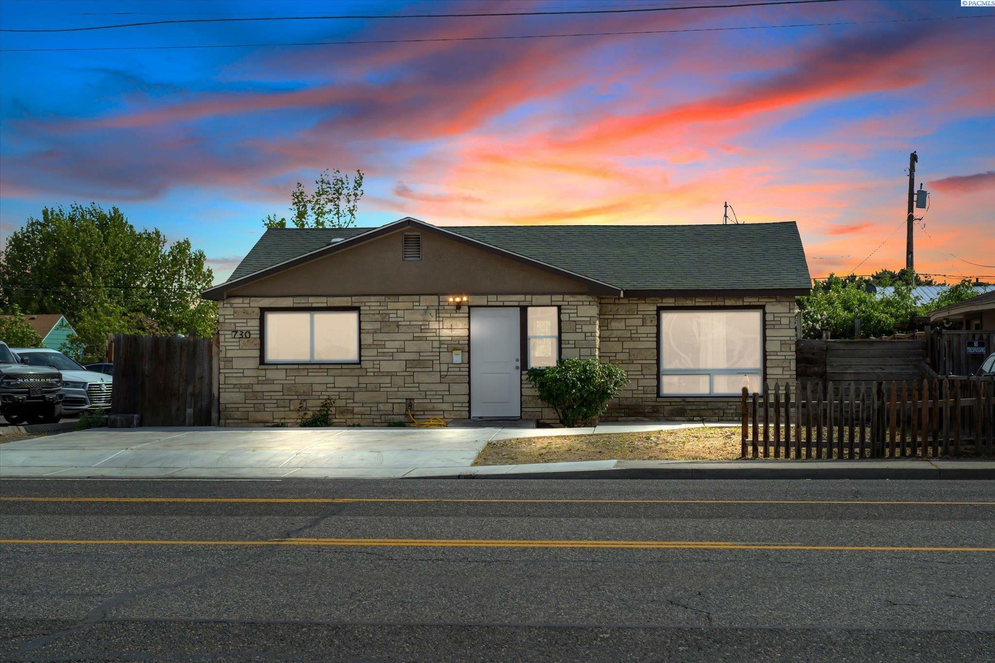 Property Photo: 730 W Court St WA 99301