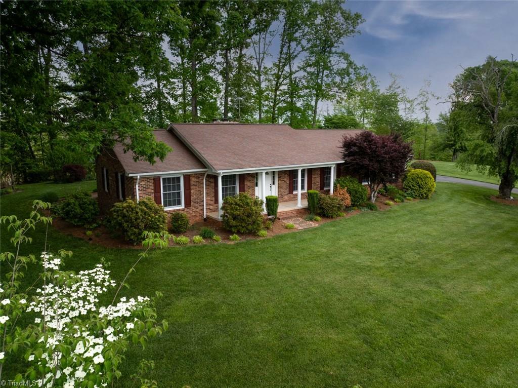 Property Photo: 353 Knollwood Drive NC 28697