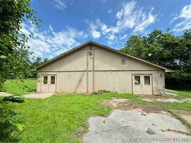 Property Photo: 802 E Brissy Street OK 74023