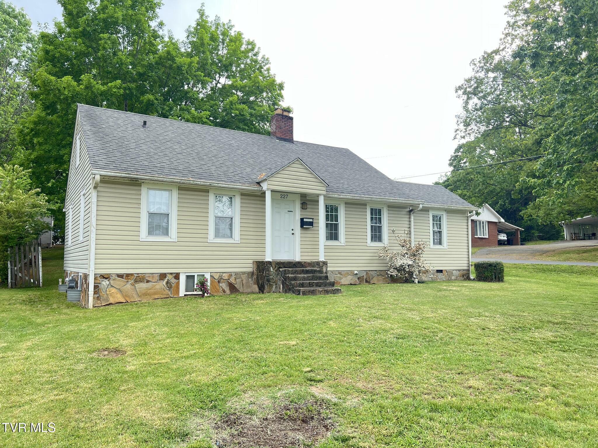Property Photo: 227 Mineral Street TN 37821