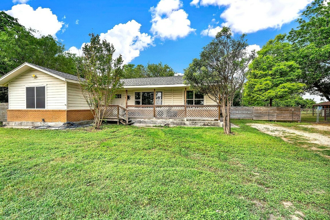 Property Photo: 1210 Old Martindale Road TX 78666