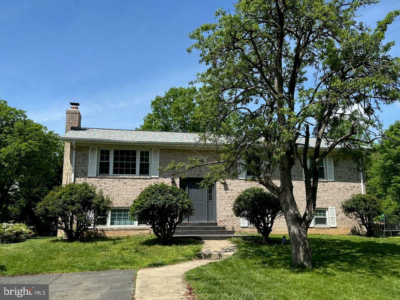 Property Photo: 7209 Popkins Farm Road VA 22306