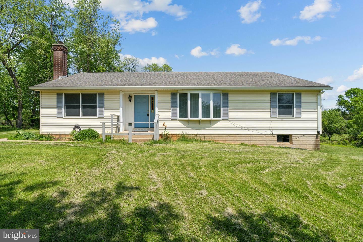 Property Photo: 13098 Picnic Woods Road VA 20180