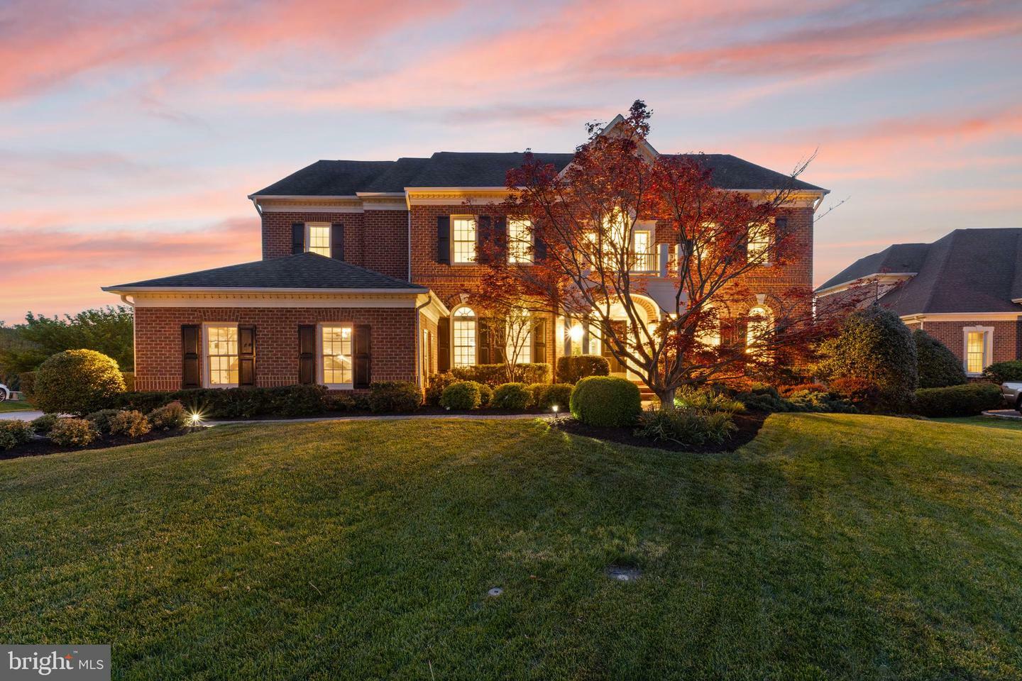 Property Photo: 15698 Spyglass Hill Loop VA 20155