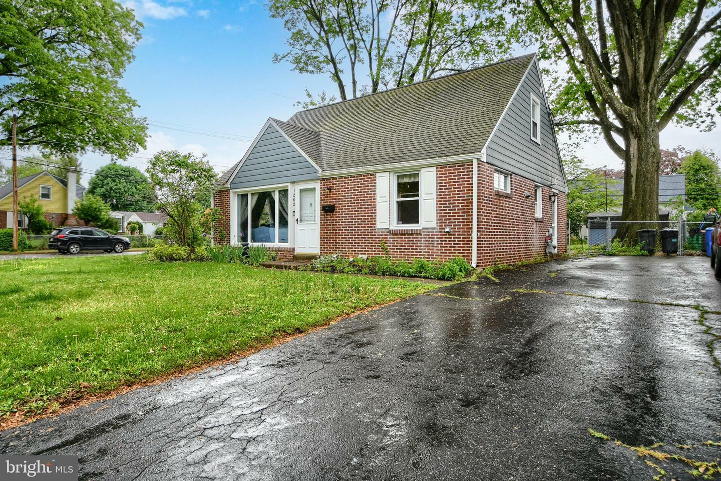 Property Photo: 1262 University Avenue PA 19070