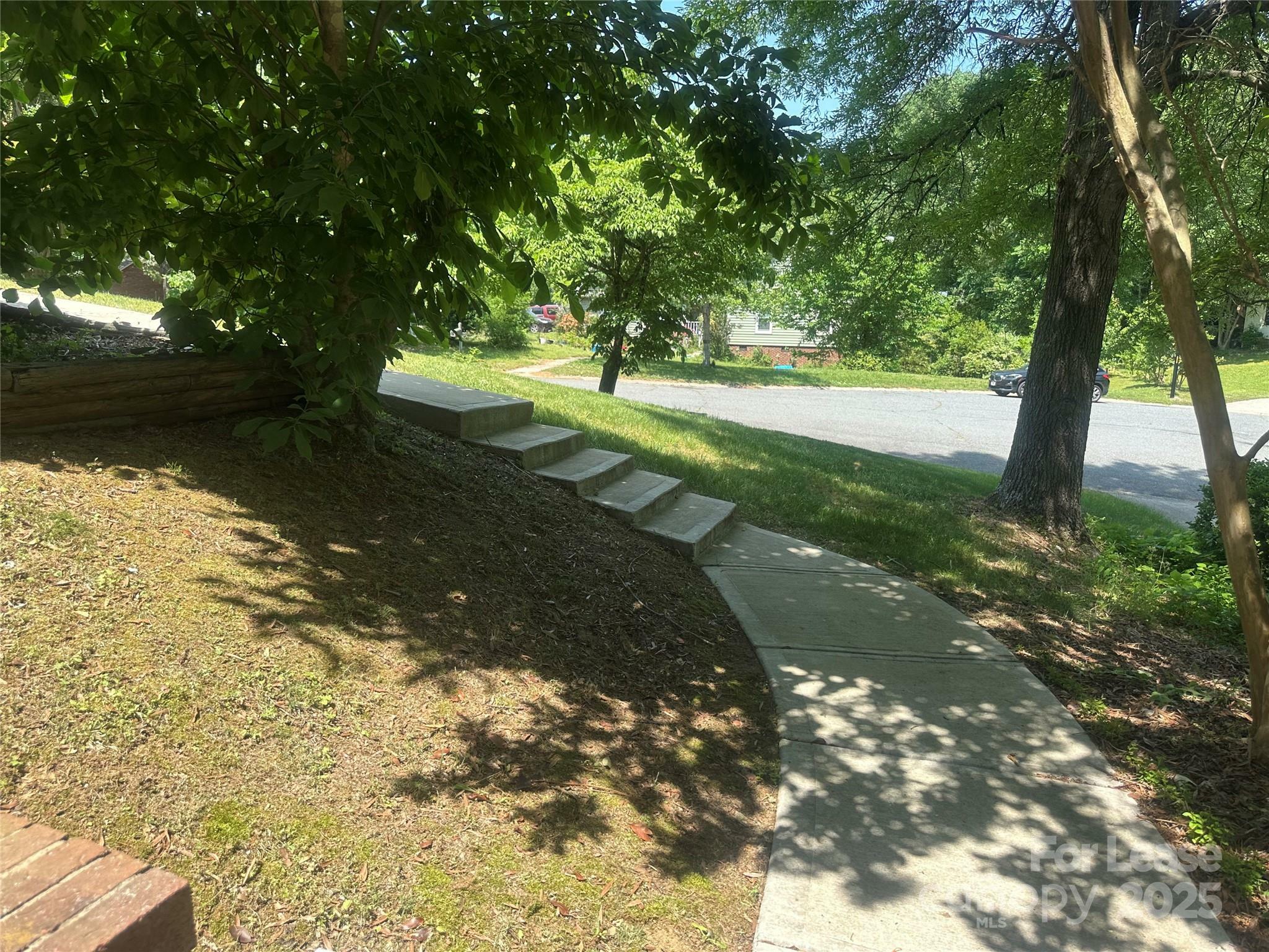 Property Photo: 1122 Autumnwood Lane NC 28213