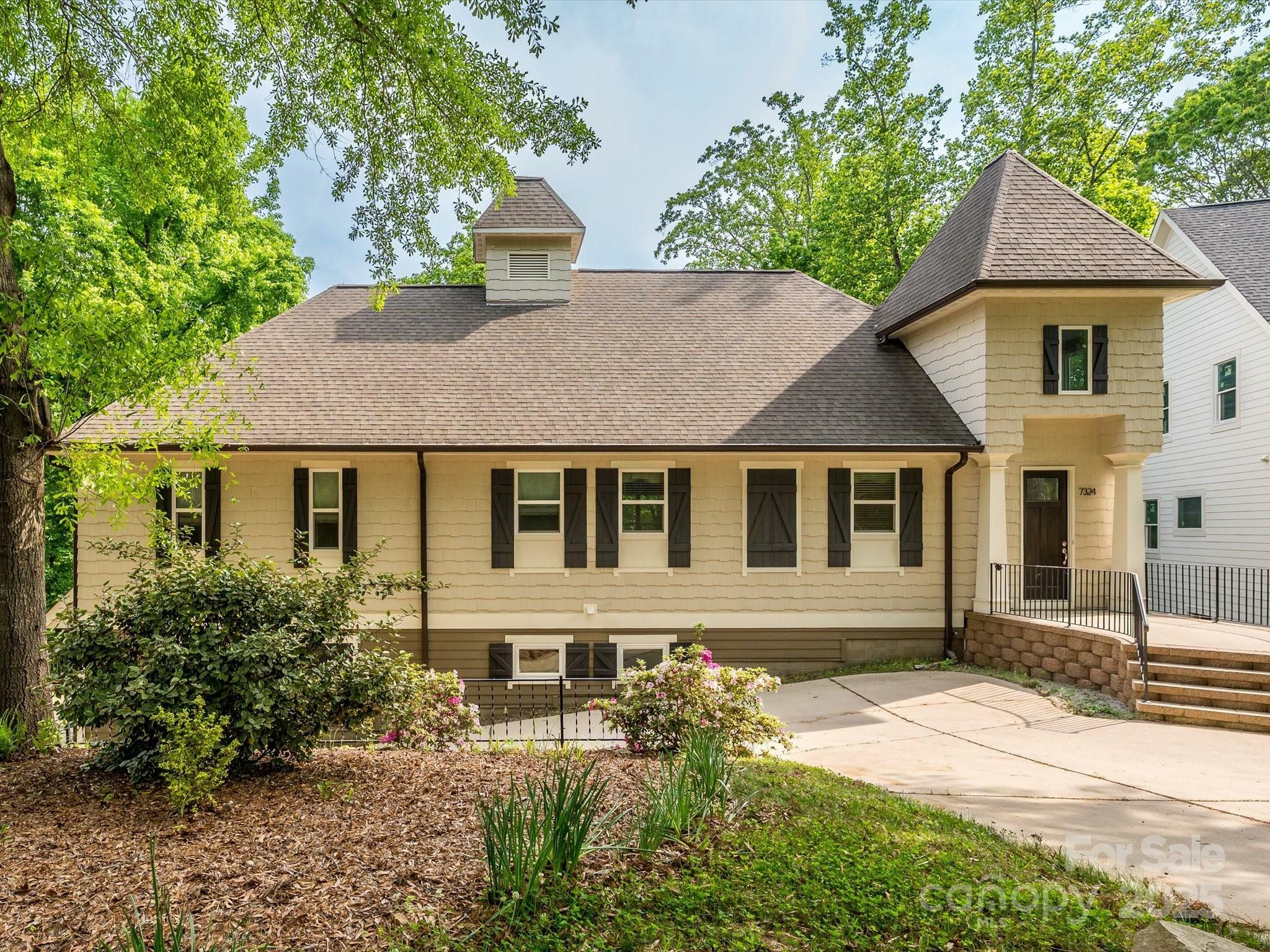 Property Photo: 7324 Leharne Drive NC 28270
